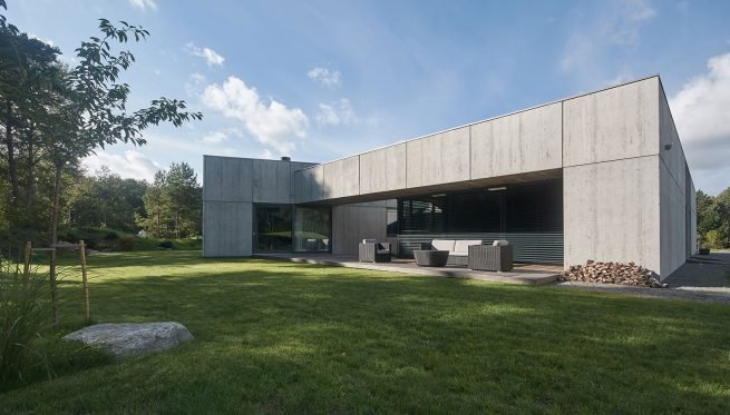 residential minimalist concrete house in seaside 9