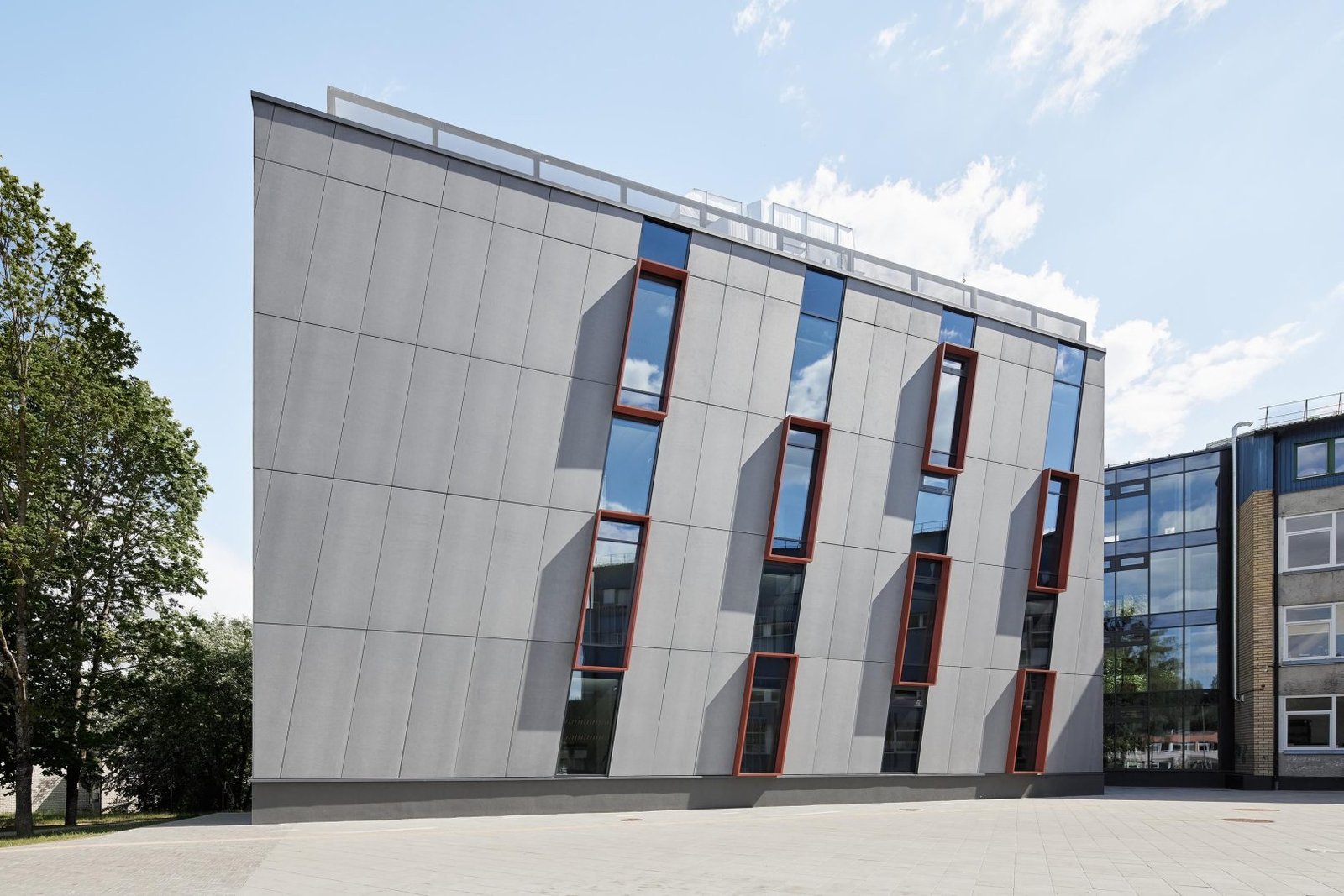 2 Nebrau Ugnes Karvelis