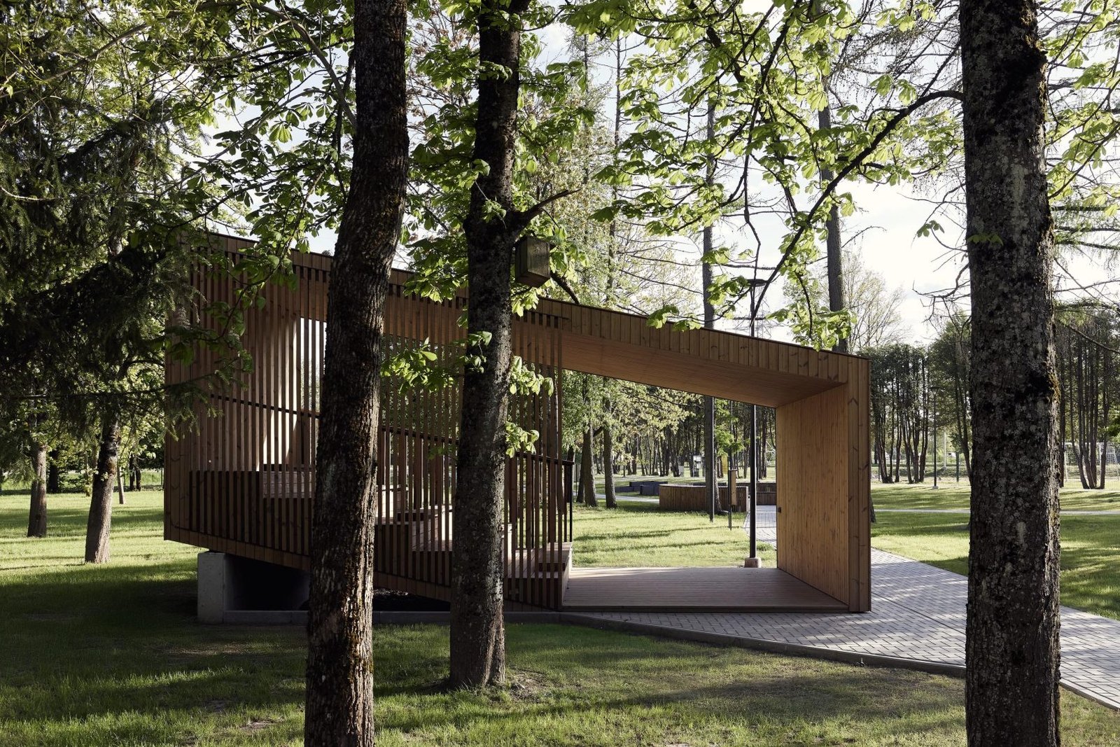 24 Nebrau Ugnes Karvelis