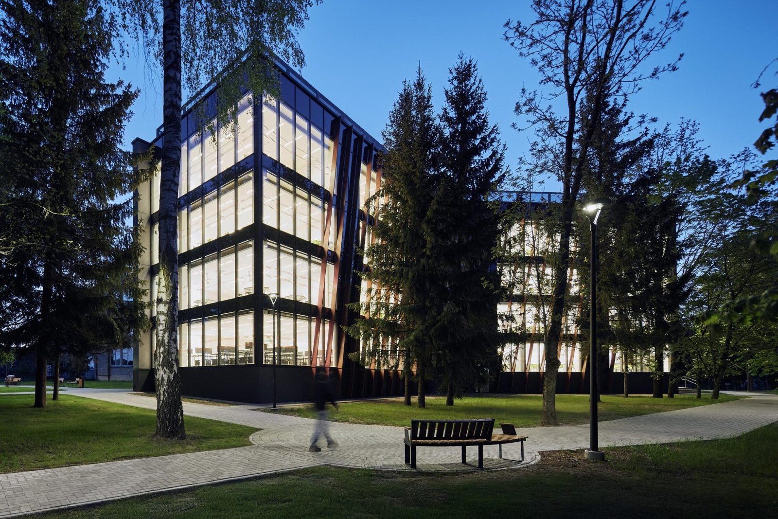 3 Nebrau Ugnes Karvelis