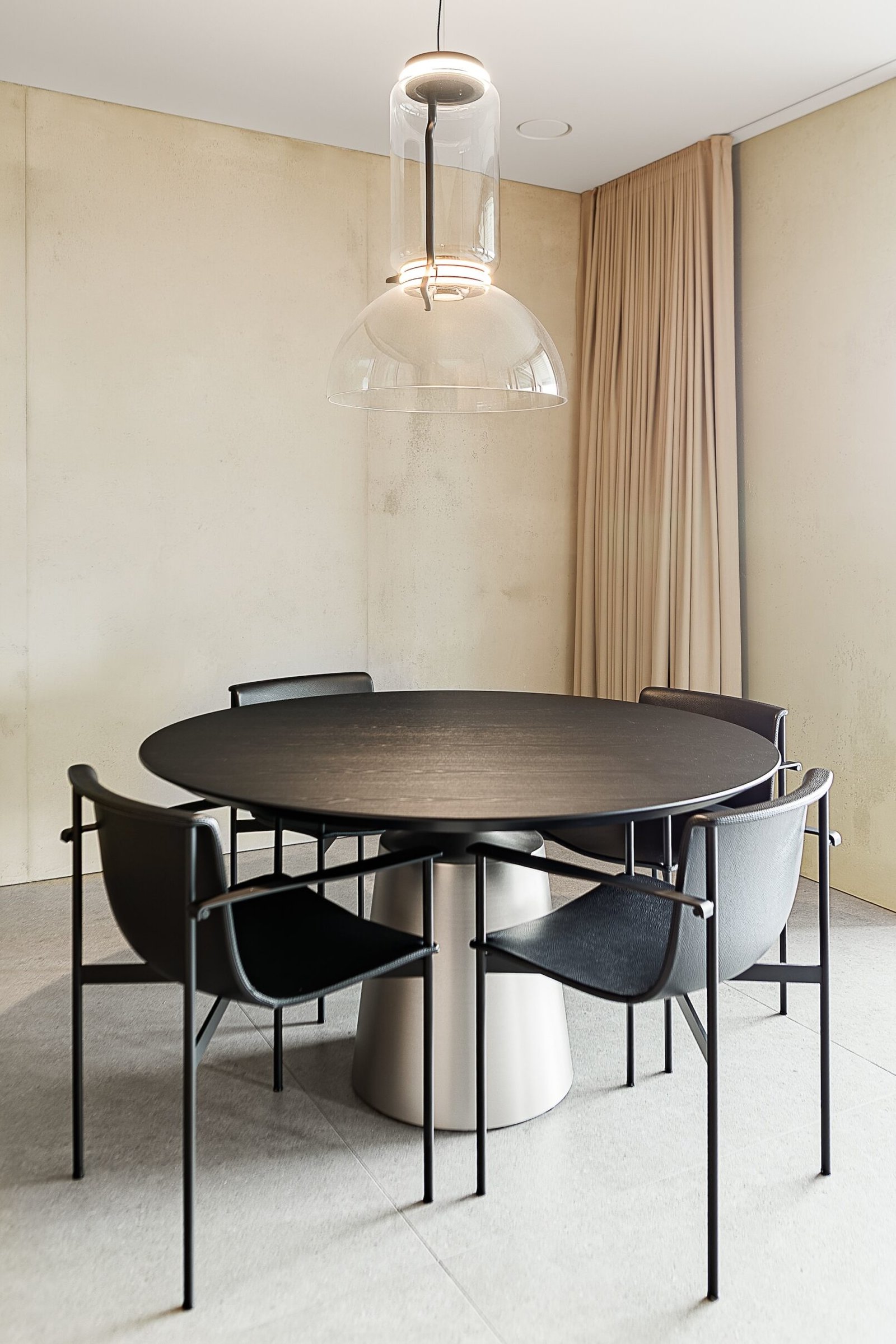 10-120-apartment-interior