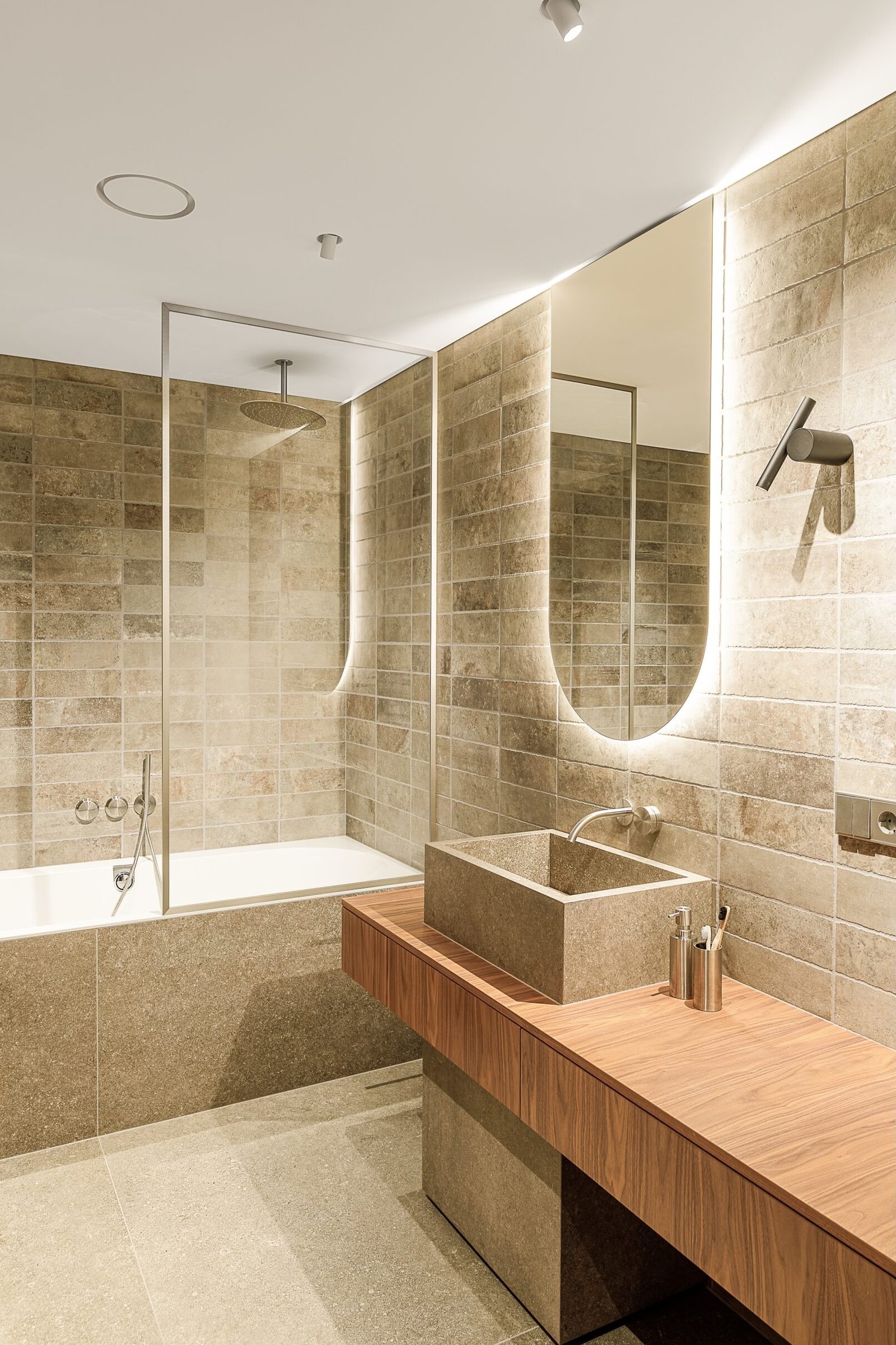 16-120-apartment-interior